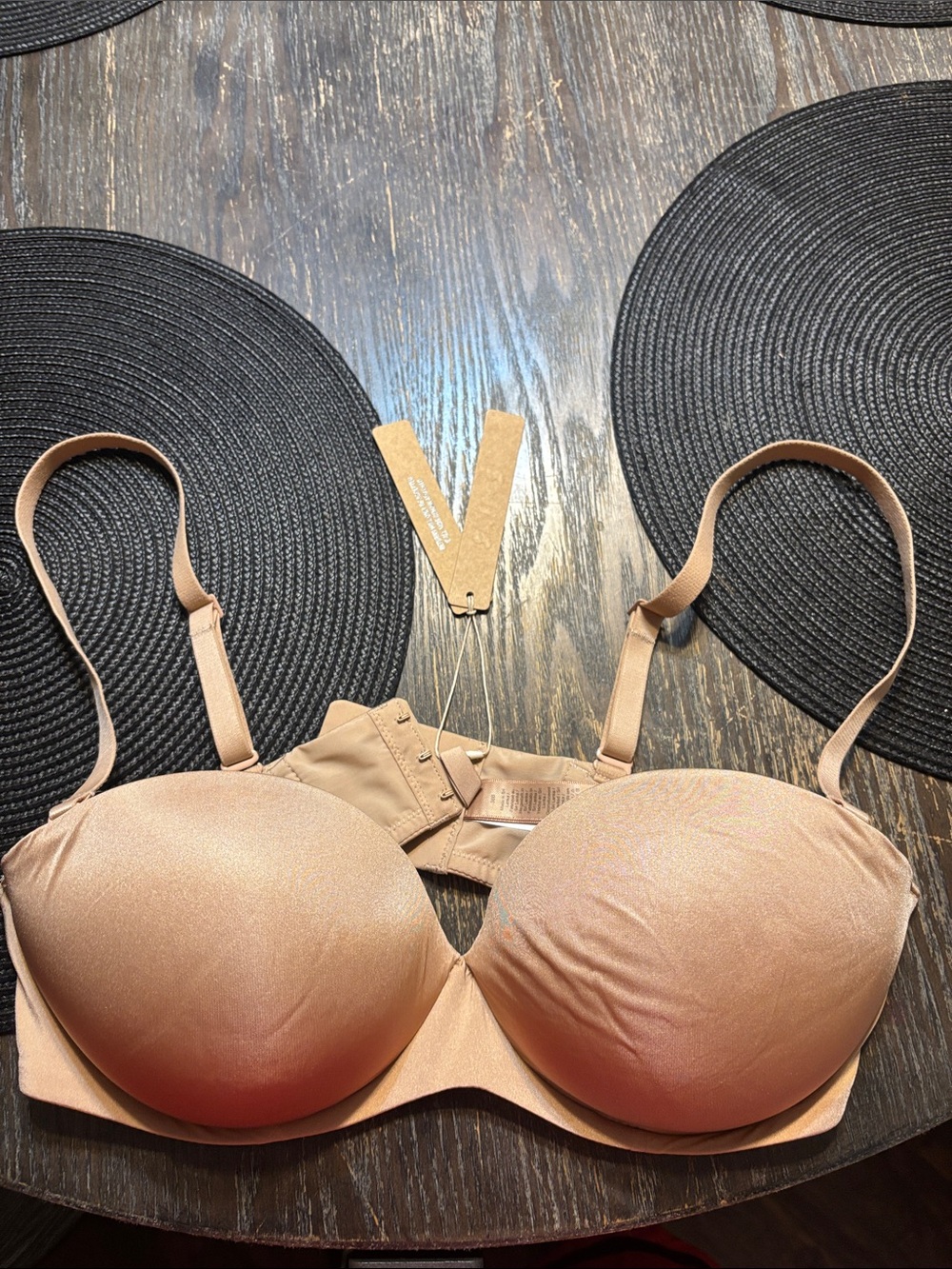SKIMS ultimate push up clay 38B Strapless Bra NWT creases in pads